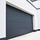 porte-de-garage-sectionnelle-habitat-sur-mesure-isole-panneau-de-40mm-releve-de-linteau-160mm-fabrique-en-france.jpg